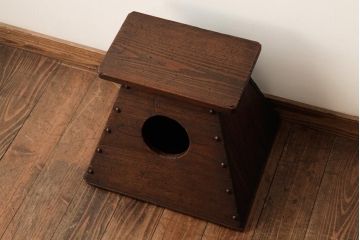 アンティーク家具　和製アンティーク　桐材・松材　渋さが漂う踏み台(R-038256)