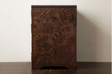 中古　伝統工芸　日光彫り　見事な花の彫刻の四段小引き出し(抽斗、小物入れ)(R-038258)