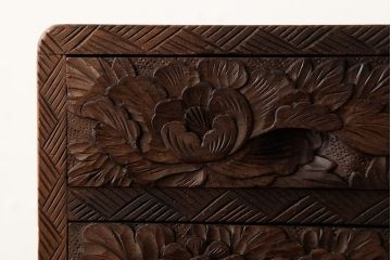 中古　伝統工芸　日光彫り　見事な花の彫刻の四段小引き出し(抽斗、小物入れ)(R-038258)