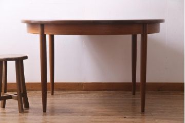 ヴィンテージ家具　北欧ビンテージ　G-PLAN(ジープラン)　木の温もり感じるエクステンションテーブル(ラウンドテーブル、ダイニングテーブル)(R-038263)