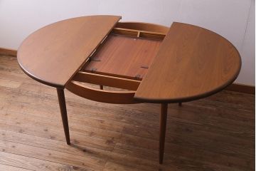 ヴィンテージ家具　北欧ビンテージ　G-PLAN(ジープラン)　木の温もり感じるエクステンションテーブル(ラウンドテーブル、ダイニングテーブル)(R-038263)