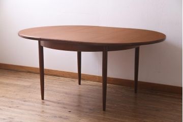 ヴィンテージ家具　北欧ビンテージ　G-PLAN(ジープラン)　木の温もり感じるエクステンションテーブル(ラウンドテーブル、ダイニングテーブル)(R-038264)