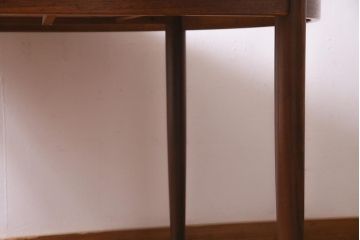 ヴィンテージ家具　北欧ビンテージ　G-PLAN(ジープラン)　木の温もり感じるエクステンションテーブル(ラウンドテーブル、ダイニングテーブル)(R-038264)