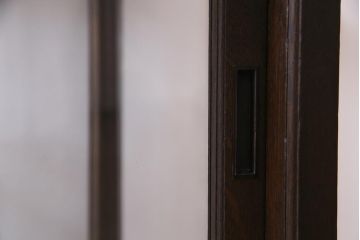 アンティーク家具　和製アンティーク　ナラ材　引き出し付き!大正ロマンの雰囲気漂うガラスケース(ショーケース、陳列棚)(R-038267)