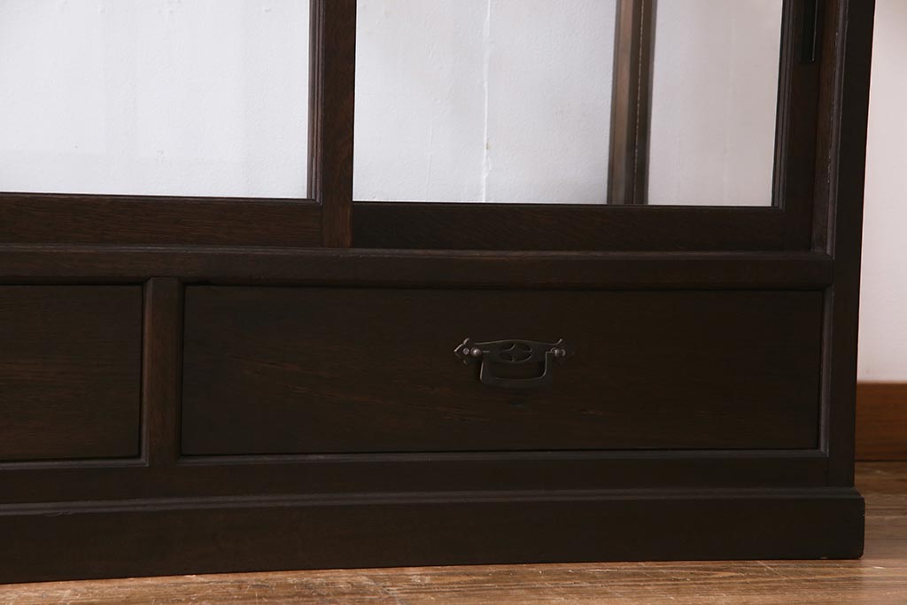 アンティーク家具　和製アンティーク　ナラ材　引き出し付き!大正ロマンの雰囲気漂うガラスケース(ショーケース、陳列棚)(R-038267)