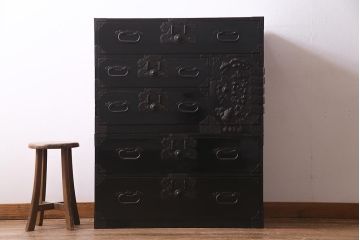 アンティーク家具　和製アンティーク　大正昭和初期　五丁引き　黒漆塗りが風格漂う庄内箪笥(重ね箪笥、チェスト、ローボード)(R-038268)