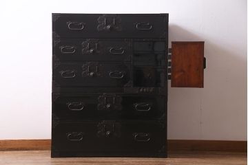 アンティーク家具　和製アンティーク　大正昭和初期　五丁引き　黒漆塗りが風格漂う庄内箪笥(重ね箪笥、チェスト、ローボード)(R-038268)