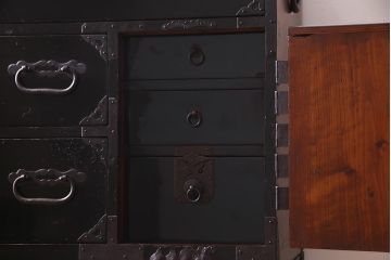 アンティーク家具　和製アンティーク　大正昭和初期　五丁引き　黒漆塗りが風格漂う庄内箪笥(重ね箪笥、チェスト、ローボード)(R-038268)