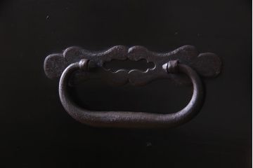 アンティーク家具　和製アンティーク　大正昭和初期　五丁引き　黒漆塗りが風格漂う庄内箪笥(重ね箪笥、チェスト、ローボード)(R-038268)