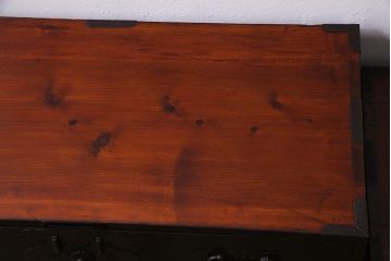 アンティーク家具　和製アンティーク　大正昭和初期　五丁引き　黒漆塗りが風格漂う庄内箪笥(重ね箪笥、チェスト、ローボード)(R-038268)