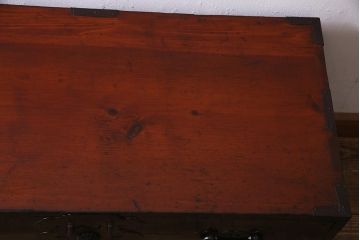 アンティーク家具　和製アンティーク　大正昭和初期　五丁引き　黒漆塗りが風格漂う庄内箪笥(重ね箪笥、チェスト、ローボード)(R-038268)