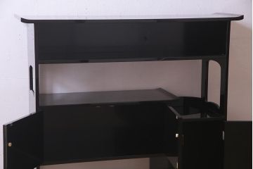 中古　伝統工芸品　松月作　漆塗り　四季折々の草花の蒔絵が美しい飾り棚(茶箪笥、茶棚)(R-038276)