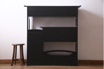 中古　伝統工芸品　松月作　漆塗り　四季折々の草花の蒔絵が美しい飾り棚(茶箪笥、茶棚)(R-038276)