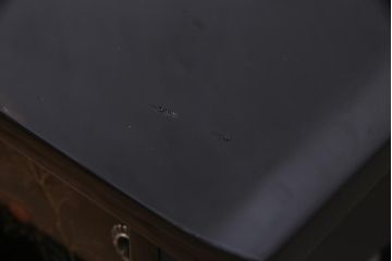 中古　伝統工芸品　松月作　漆塗り　四季折々の草花の蒔絵が美しい飾り棚(茶箪笥、茶棚)(R-038276)