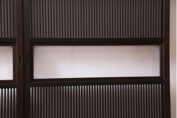 アンティーク建具　和製アンティーク　帯ガラス入り　レトロシックな格子戸2枚セット(引き戸、建具)(R-038279)