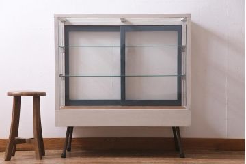 アンティーク家具　昭和中期　バイカラーのお洒落なペイントが目を惹くガラスケース(飾り棚、陳列棚、ショーケース)(R-038281)