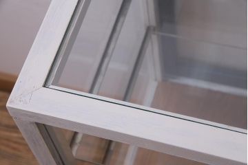 アンティーク家具　昭和中期　バイカラーのお洒落なペイントが目を惹くガラスケース(飾り棚、陳列棚、ショーケース)(R-038281)