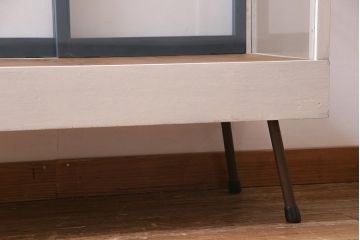アンティーク家具　昭和中期　バイカラーのお洒落なペイントが目を惹くガラスケース(飾り棚、陳列棚、ショーケース)(R-038281)