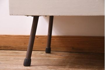 アンティーク家具　昭和中期　バイカラーのお洒落なペイントが目を惹くガラスケース(飾り棚、陳列棚、ショーケース)(R-038281)