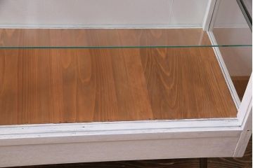 アンティーク家具　昭和中期　バイカラーのお洒落なペイントが目を惹くガラスケース(飾り棚、陳列棚、ショーケース)(R-038281)
