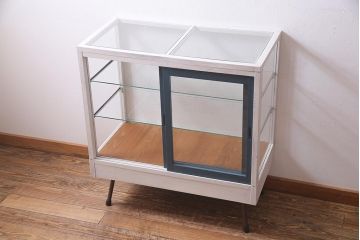 アンティーク家具　昭和中期　バイカラーのお洒落なペイントが目を惹くガラスケース(飾り棚、陳列棚、ショーケース)(R-038281)