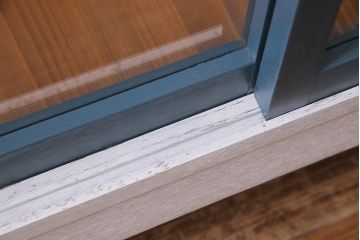 アンティーク家具　昭和中期　バイカラーのお洒落なペイントが目を惹くガラスケース(飾り棚、陳列棚、ショーケース)(R-038281)