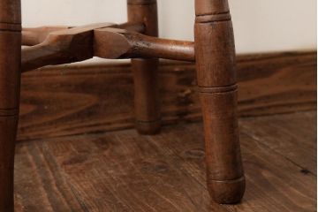 アンティーク家具　脚のシルエットが個性的な丸スツール(椅子、花台)(R-038283)