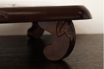 ヴィンテージ雑貨　伝統工芸　軽井沢彫り  優美な花の意匠が目を引く花台(ビンテージ)(R-038285)