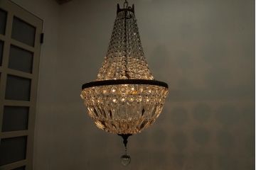 ビンテージ照明　フランスヴィンテージ　真鍮製　クリスタルガラスがきらめくエンパイアシャンデリア(天井照明、吊り下げ照明)(R-038287)