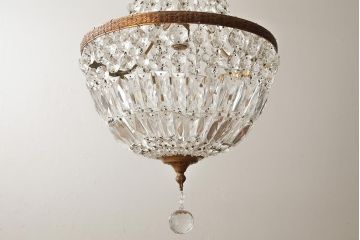 ビンテージ照明　フランスヴィンテージ　真鍮製　クリスタルガラスがきらめくエンパイアシャンデリア(天井照明、吊り下げ照明)(R-038287)