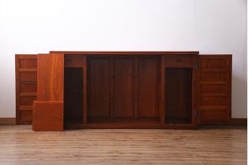 新古品　民芸家具　楡(ニレ)材総無垢　凛とした佇まいが趣ある水屋箪笥サイドボード(収納棚、下駄箱)(R-038290)