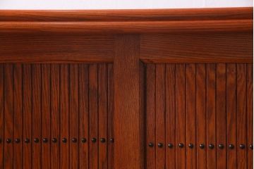 新古品　民芸家具　楡(ニレ)材総無垢　凛とした佇まいが趣ある水屋箪笥サイドボード(収納棚、下駄箱)(R-038290)