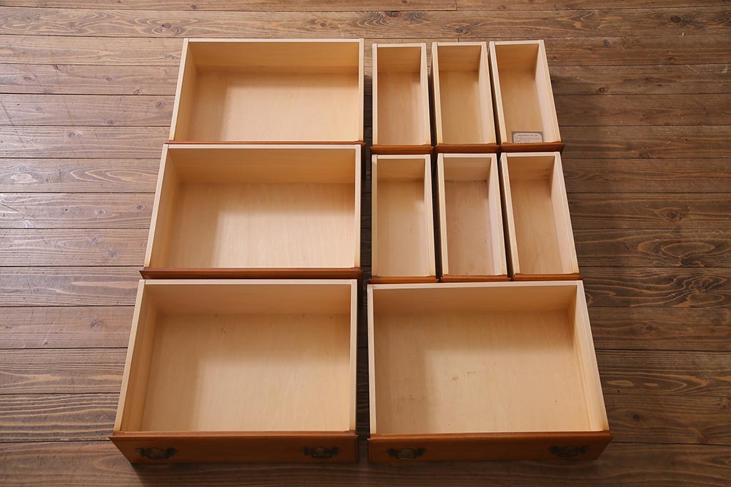 中古　横浜クラシック家具　ダニエル(Daniel)　アーリーアメリカン　カントリースタイルにおすすめなチェスト(小抽斗タンス、引き出し)(定価約35万円)(R-038291)