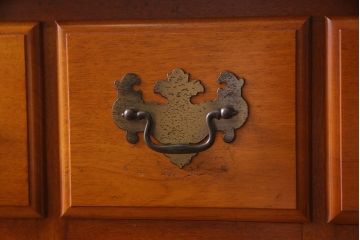 中古　横浜クラシック家具　ダニエル(Daniel)　アーリーアメリカン　カントリースタイルにおすすめなチェスト(小抽斗タンス、引き出し)(定価約35万円)(R-038291)