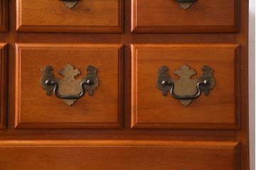 中古　横浜クラシック家具　ダニエル(Daniel)　アーリーアメリカン　カントリースタイルにおすすめなチェスト(小抽斗タンス、引き出し)(定価約35万円)(R-038291)