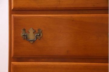 中古　横浜クラシック家具　ダニエル(Daniel)　アーリーアメリカン　カントリースタイルにおすすめなチェスト(小抽斗タンス、引き出し)(定価約35万円)(R-038291)