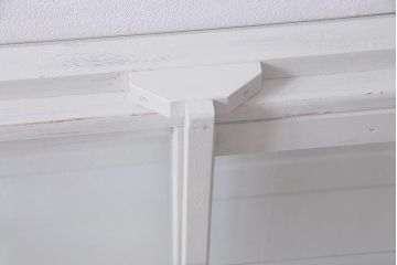 アンティーク家具　ペイント家具　脚付リメイク　空間を明るく彩るガラスケース(陳列棚、ショーケース、飾り棚)(R-038292)