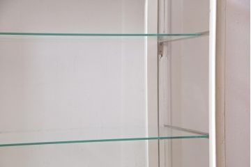 アンティーク家具　ペイント家具　脚付リメイク　空間を明るく彩るガラスケース(陳列棚、ショーケース、飾り棚)(R-038292)