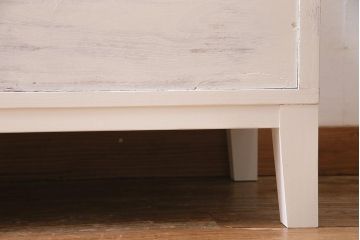 アンティーク家具　ペイント家具　脚付リメイク　空間を明るく彩るガラスケース(陳列棚、ショーケース、飾り棚)(R-038292)