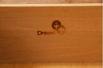 中古　DREXEL HERITAGE(ドレクセルヘリテイジ)　CHERBOURG(シェルブール)　キュリオケース(飾り棚、食器棚、キャビネット)(定価約150万円)
