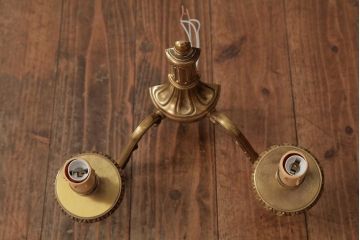 ヴィンテージ照明　真鍮製　2灯　フランスビンテージのクラシカルなウォールランプ(壁掛けシャンデリア、壁付け照明)(R-038299)