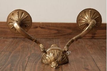 ヴィンテージ照明　真鍮製　2灯　フランスビンテージのクラシカルなウォールランプ(壁掛けシャンデリア、壁付け照明)(R-038299)