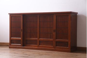 新古品　民芸家具　ニレ無垢材　5尺　重厚感と上品さを醸し出す水屋箪笥(収納棚、キャビネット、下駄箱)(R-038306)