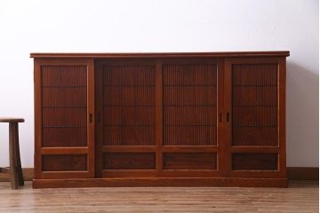 新古品　民芸家具　ニレ無垢材　5尺　重厚感と上品さを醸し出す水屋箪笥(収納棚、キャビネット、下駄箱)(R-038306)