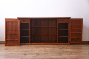 新古品　民芸家具　ニレ無垢材　5尺　重厚感と上品さを醸し出す水屋箪笥(収納棚、キャビネット、下駄箱)(R-038306)