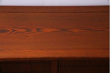 新古品　民芸家具　ニレ無垢材　5尺　重厚感と上品さを醸し出す水屋箪笥(収納棚、キャビネット、下駄箱)(R-038306)