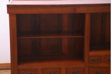 新古品　民芸家具　ニレ無垢材　5尺　上品な雰囲気漂う水屋箪笥・上(収納棚、キャビネット)(R-038308)