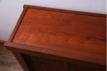新古品　民芸家具　ニレ無垢材　5尺　上品な雰囲気漂う水屋箪笥・上(収納棚、キャビネット)(R-038308)