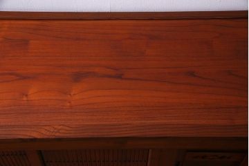 新古品　民芸家具　ニレ無垢材　5尺　上品な雰囲気漂う水屋箪笥・上(収納棚、キャビネット)(R-038308)