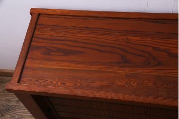 新古品　民芸家具　ニレ無垢材　5尺　上品な雰囲気漂う水屋箪笥・下(収納棚、キャビネット)(R-038309)
